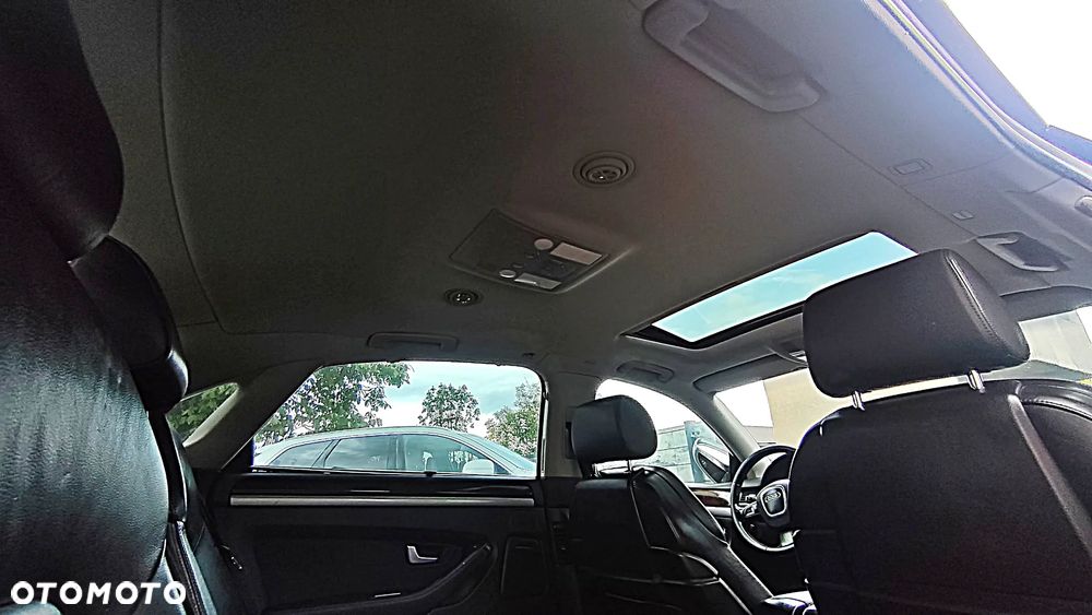Audi A8 4.2 L Quattro - 13