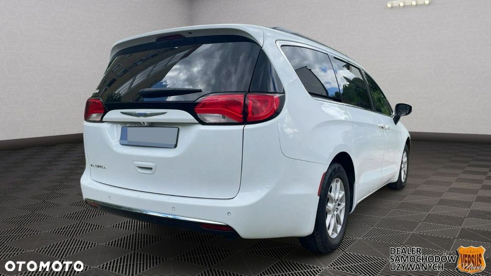 Chrysler Pacifica - 4