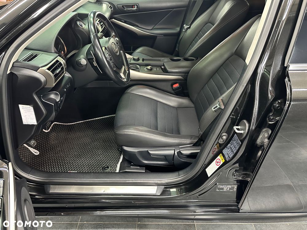 Lexus IS ver-300h-style-edition - 15