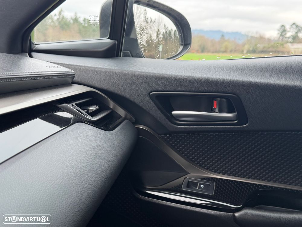 Toyota C-HR 1.8 Hybrid Square Collection - 55