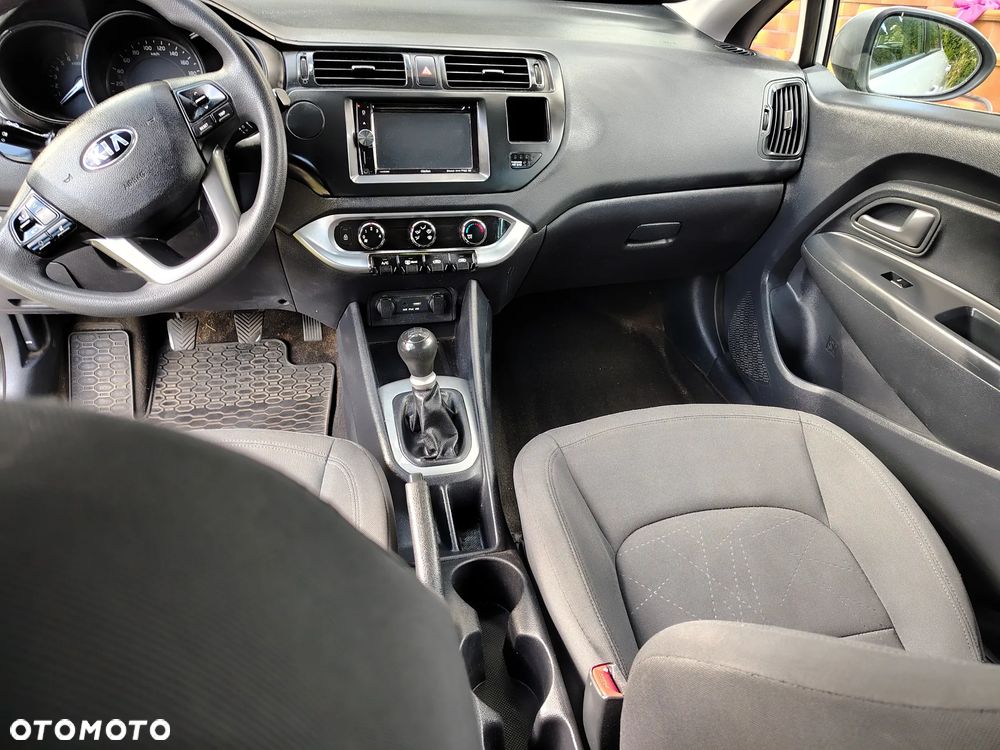 Kia Rio - 11