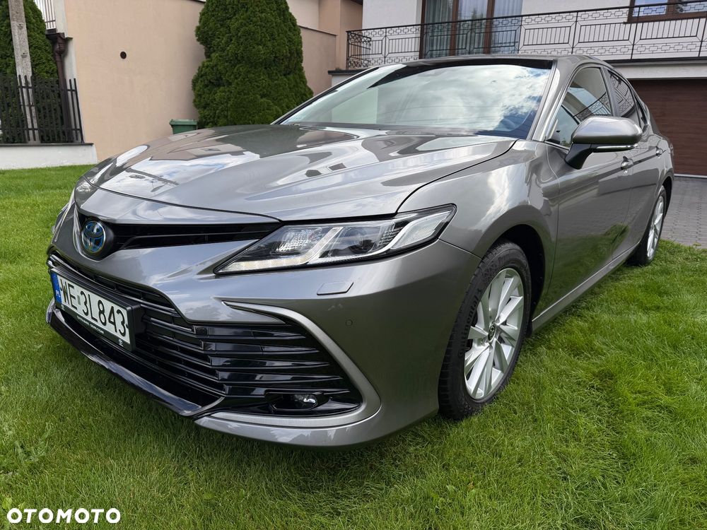 Toyota Camry - 4