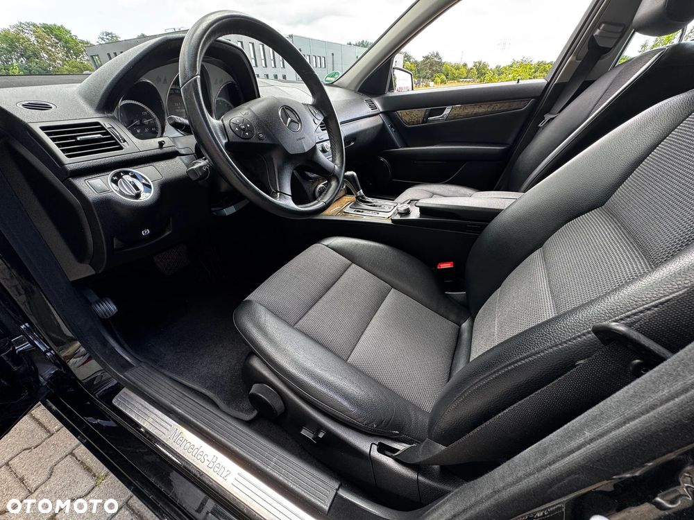 Mercedes-Benz Klasa C 180 CGI Automatik BlueEFFICIENCY Avantgarde - 16