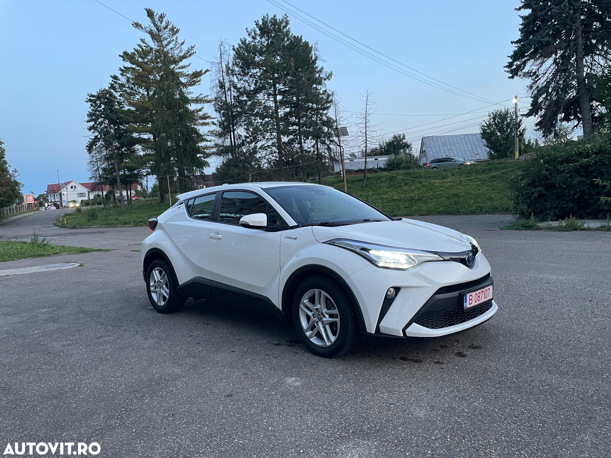 Toyota C-HR Hybrid Business-Edition - 2