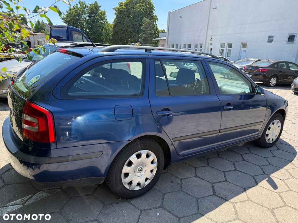 Skoda Octavia 1.6 FSI Ambiente - 4