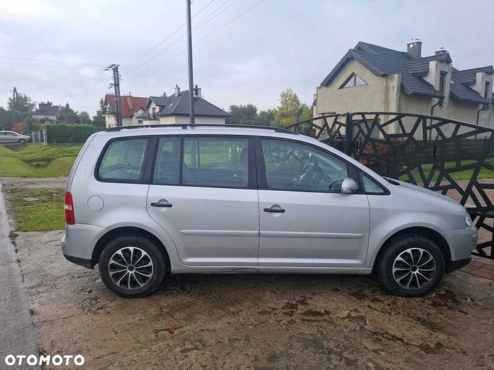 Volkswagen Touran 2005 photo 4