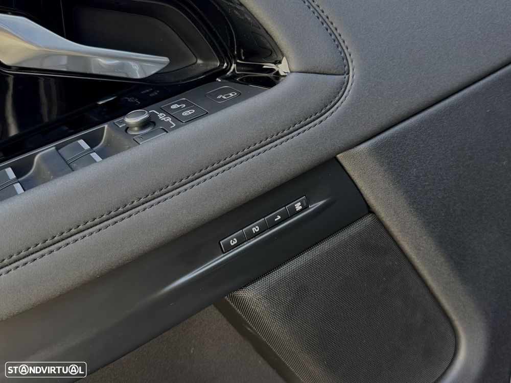 Land Rover Range Rover Evoque P300e R-Dynamic SE - 10