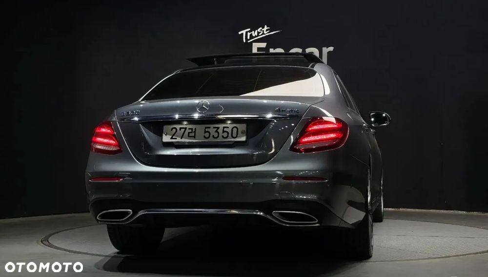 Mercedes-Benz Klasa E 300 9G-TRONIC AMG Line - 5
