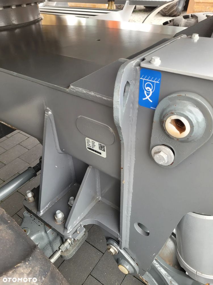Liebherr A910 compact / 3 łyżki + widły / 2018rok / 2 x pług / - 18