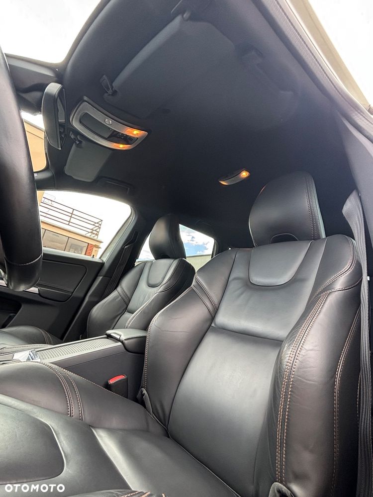 Volvo XC 60 D4 AWD Momentum - 4
