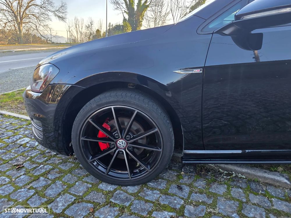 VW Golf 1.6 TDi R-Line - 12