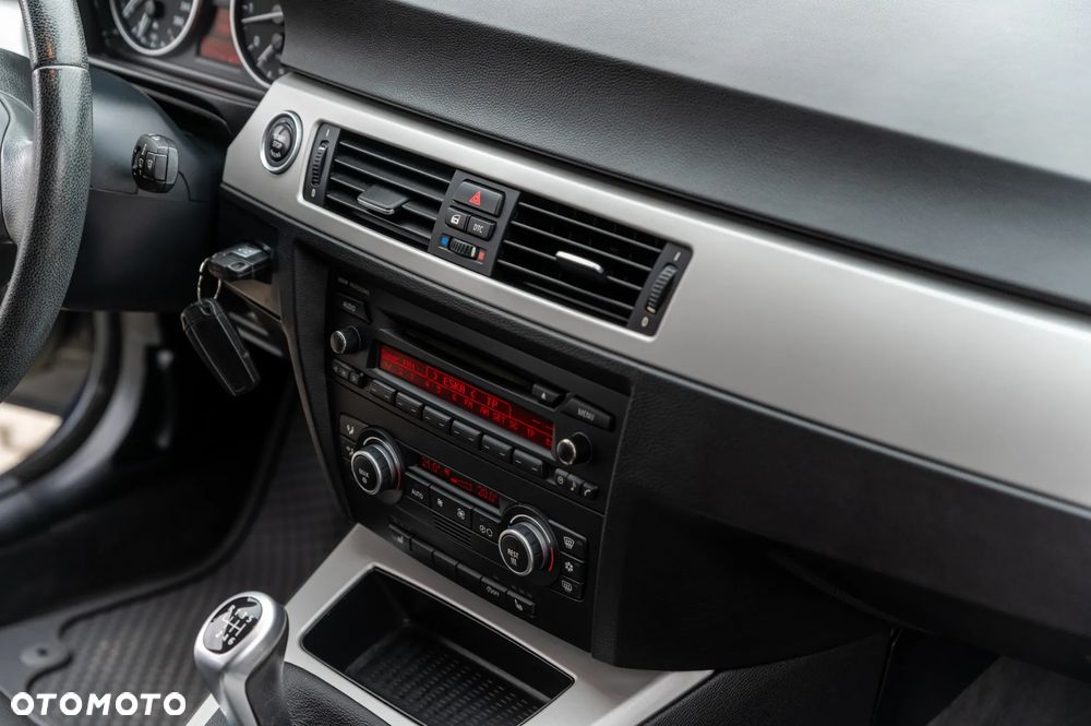 BMW Seria 3 318i - 26