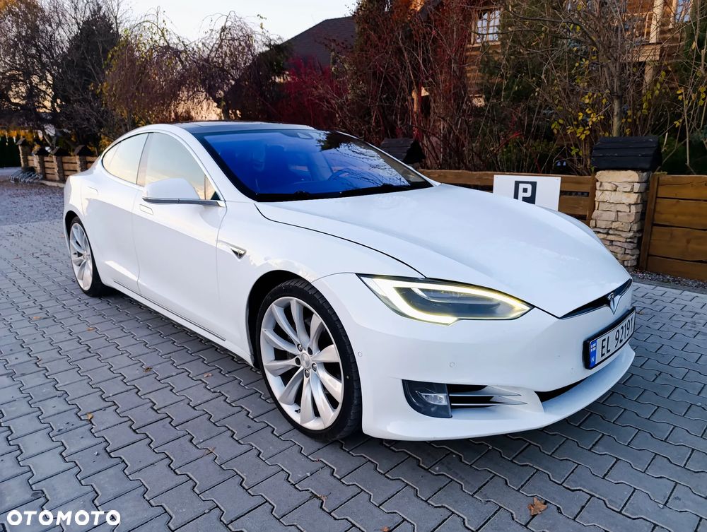 Tesla Model S - 17