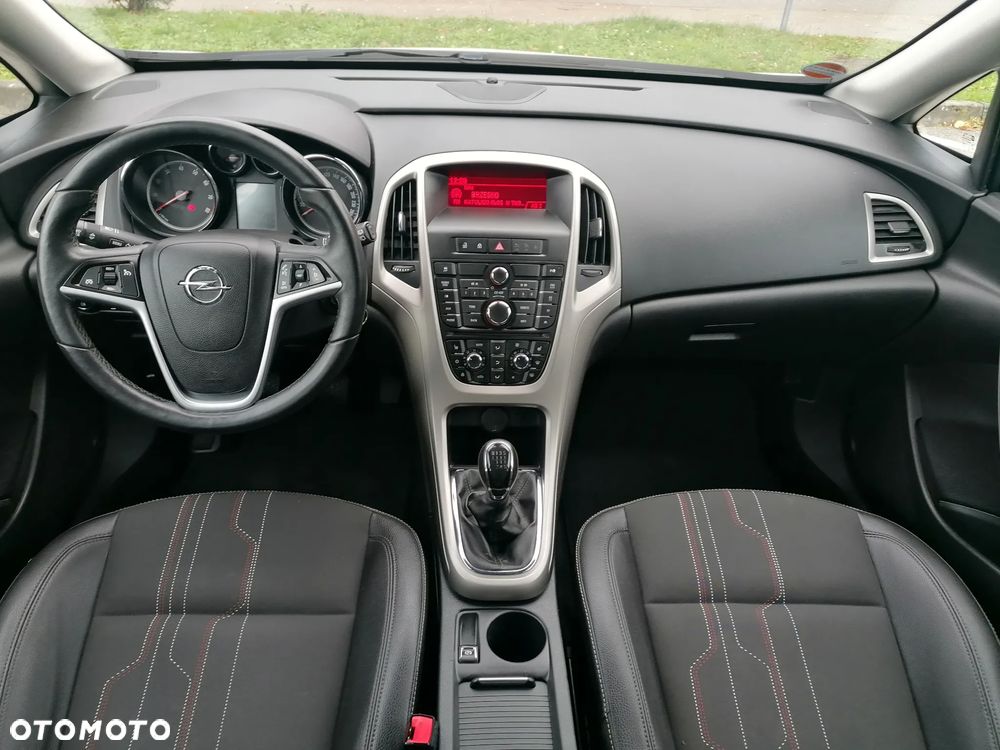 Opel Astra 1.4 Turbo 150 Jahre - 14