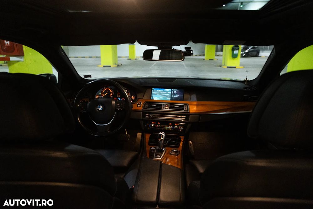 BMW Seria 5 520d - 32