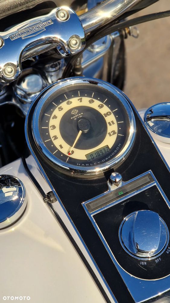 Harley-Davidson Softail Deluxe - 19