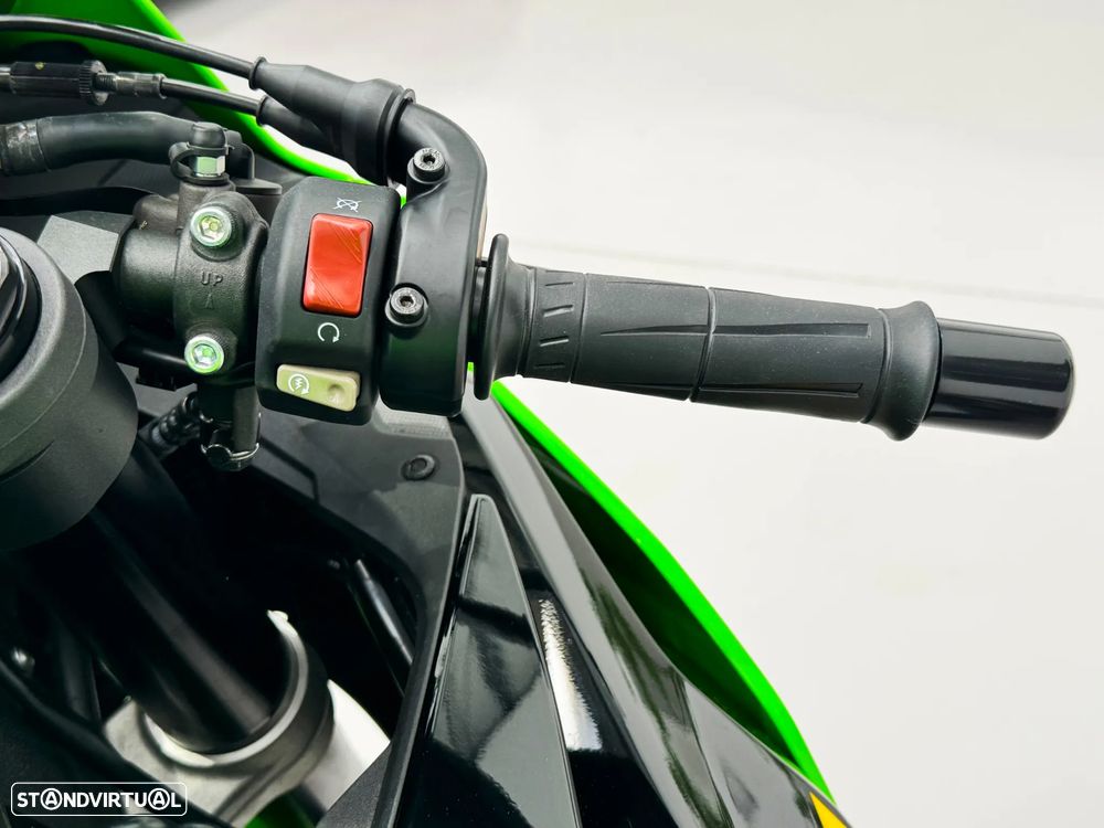 Kawasaki ZX 6R - 15
