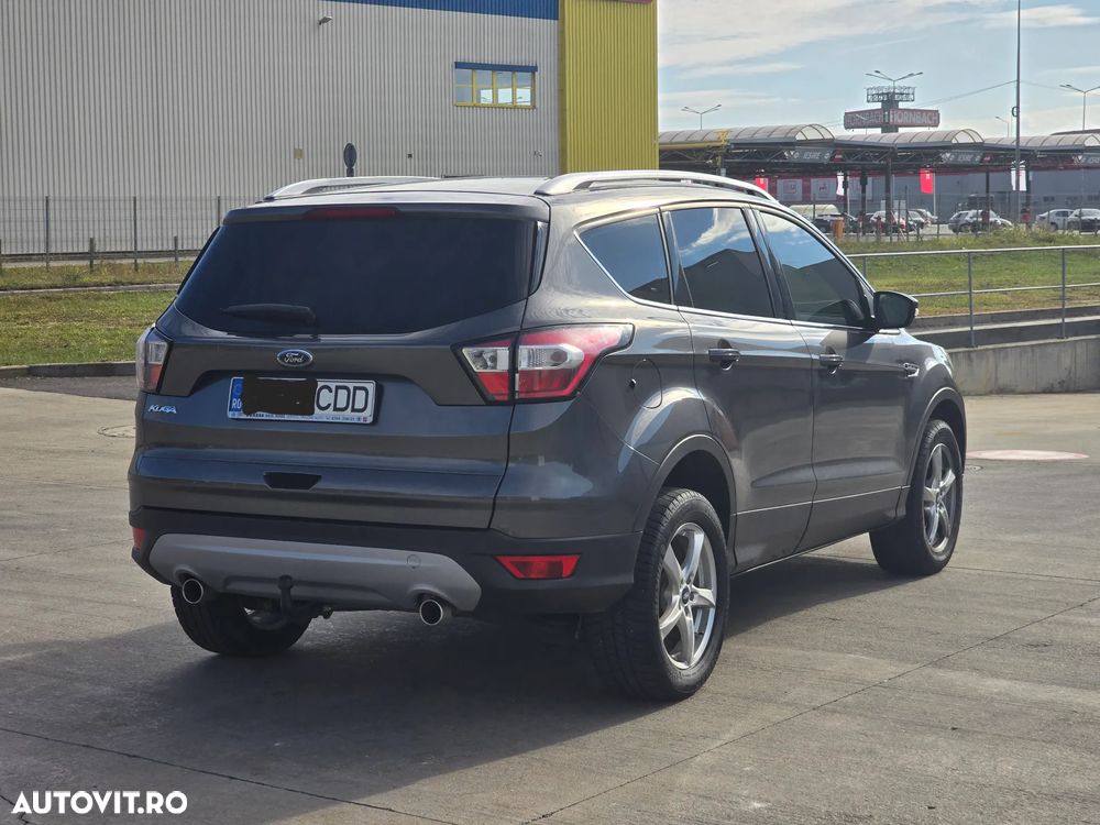 Ford Kuga 1.5 TDCi 2WD Titanium - 4
