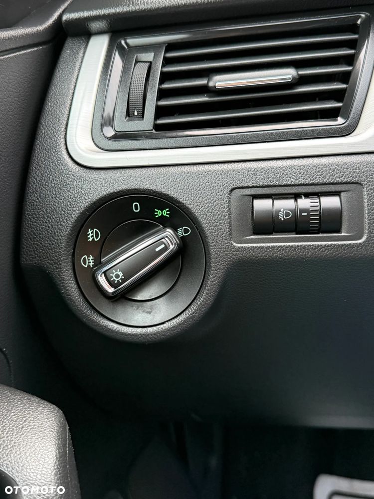 Skoda RAPID Spb 1.2 TSI Style - 34