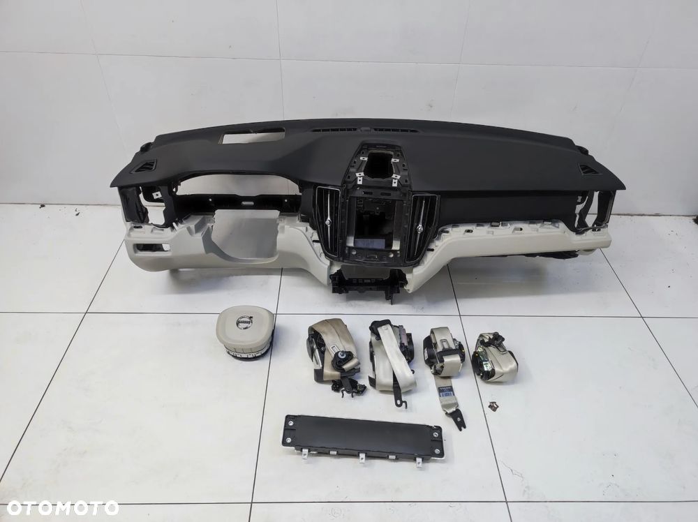 DESKA KONSOLA PODUSZKI PASY EU VOLVO XC60 II 2 2.0D - 1