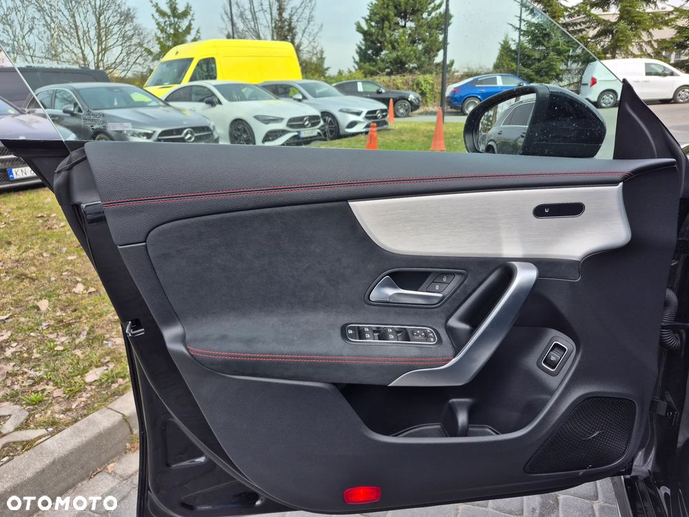 Mercedes-Benz CLA 200 AMG Line 7G-DCT - 17