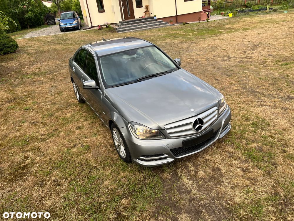 Mercedes-Benz Klasa C 180 CGI BlueEFFICIENCY Avantgarde - 27