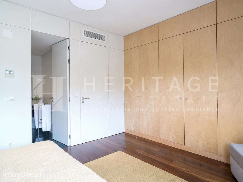 APARTAMENTO T1 COM TERRAÇO, PÁTIO E DUAS PISCINAS EM CONDOMÍNIO PRI... - Grande imagem: 4/16