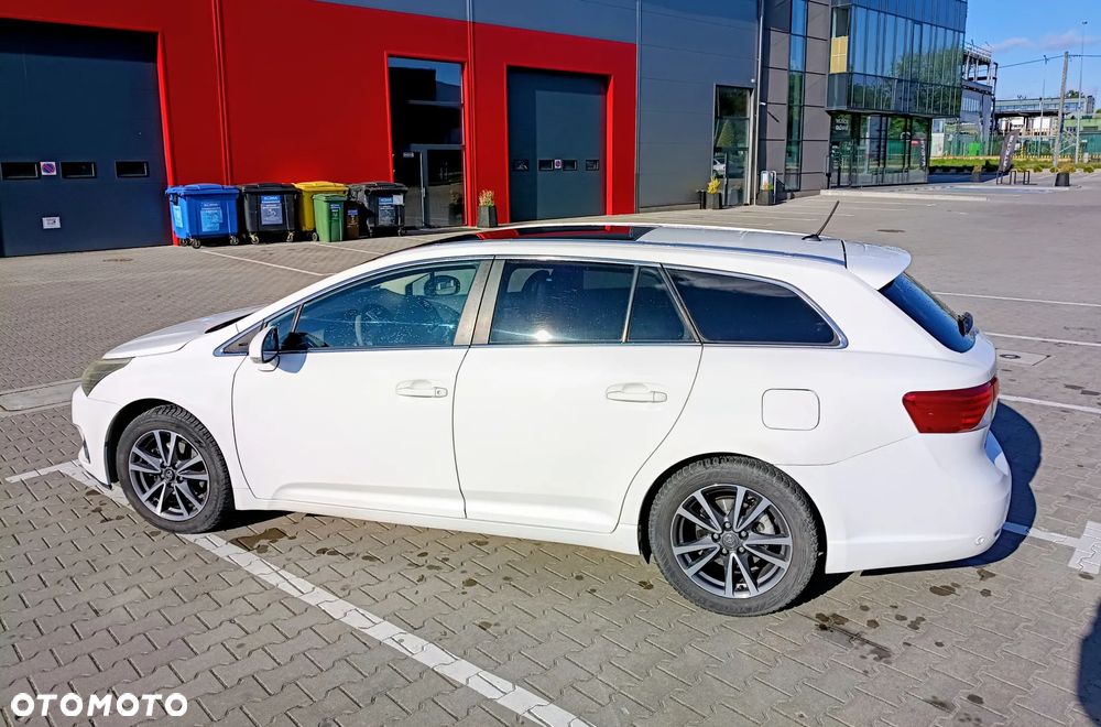 Toyota Avensis 2.0 D-4D Premium - 4