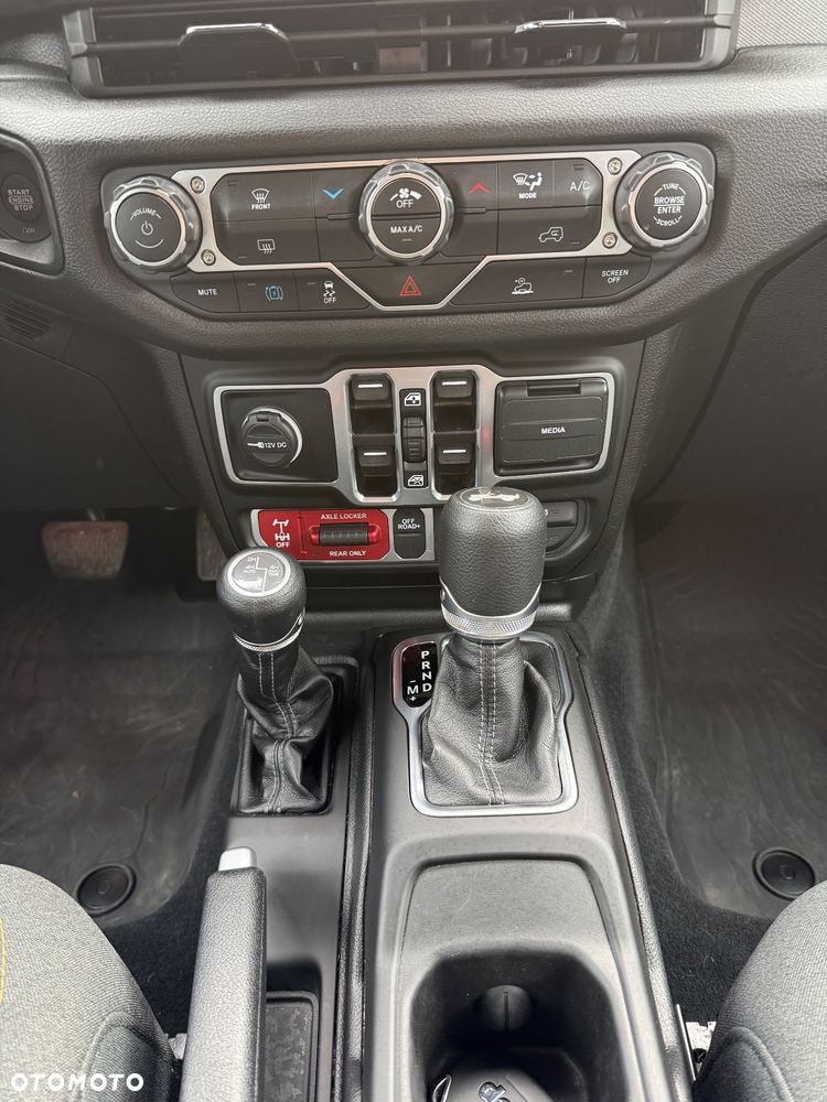 Jeep Wrangler - 20