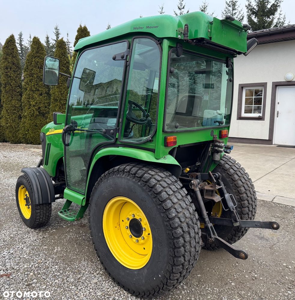 John Deere 3520 - 5