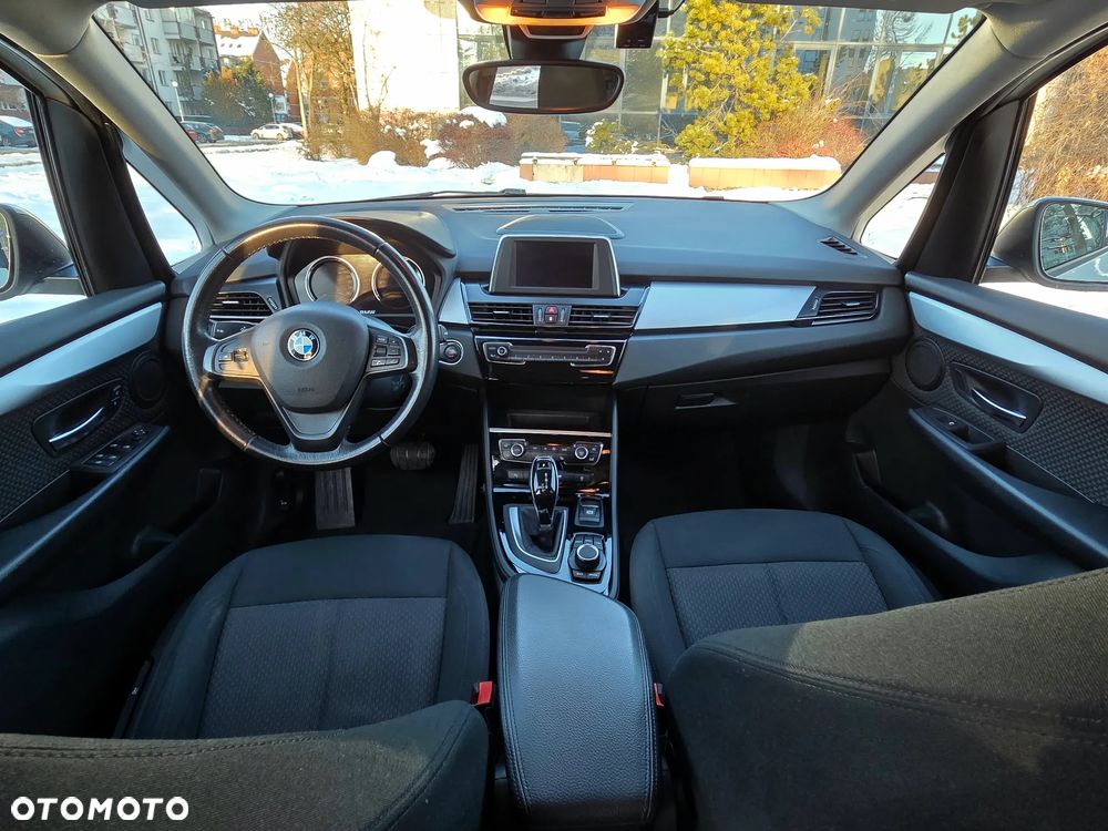BMW Seria 2 218d - 11
