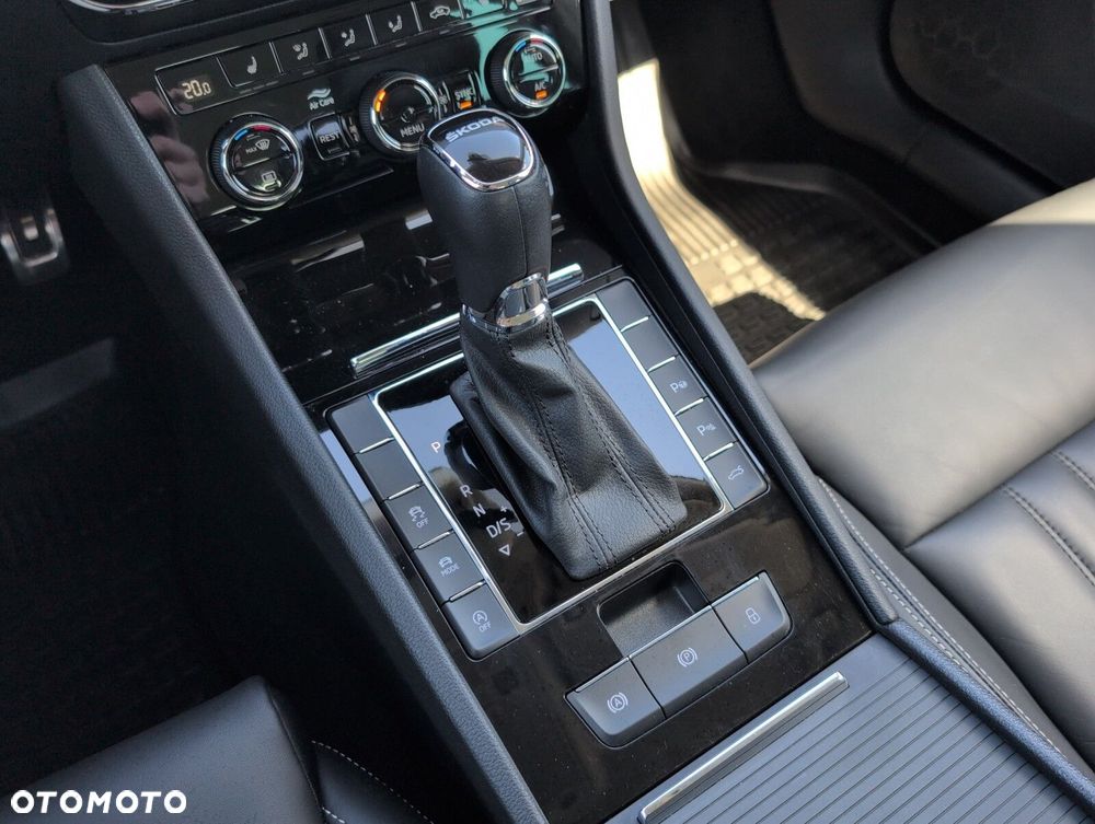 Skoda Superb 2.0 TDI SCR 4x4 L&K DSG - 32