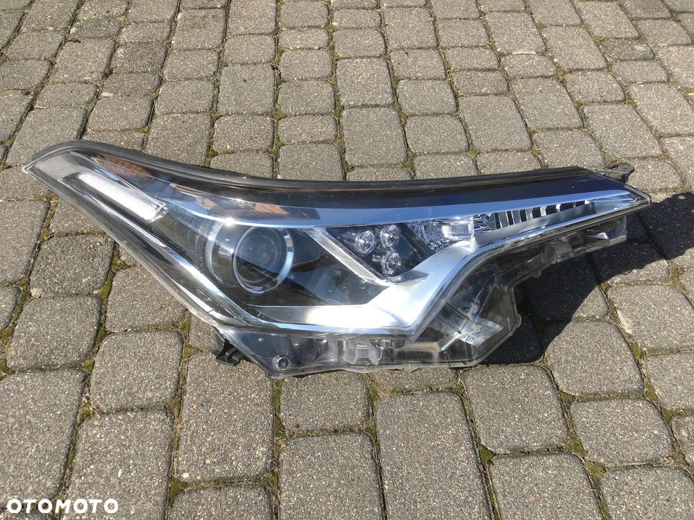 TOYOTA CHR C-HR LED LAMPA PRAWA PRZÓD 16r.-> - 1
