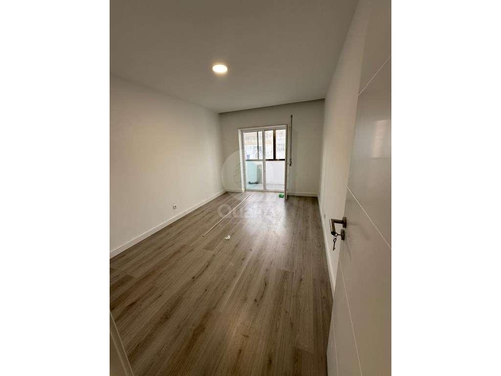 Apartamento T3 Remodelado no Vale da Amoreira - Grande imagem: 4/24