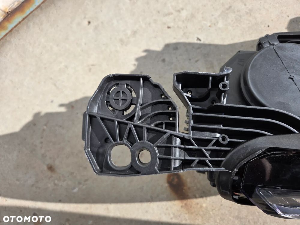 Lampa przednia prawa zwykła  Peugeot 3008 II 5008 II NOWA - 9