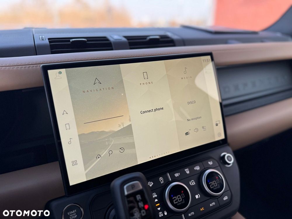 Land Rover Defender - 16