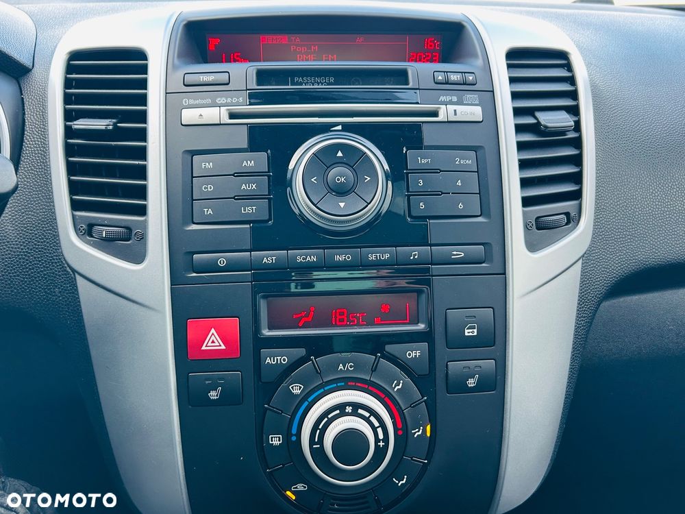 Kia Venga 1.6 L - 25