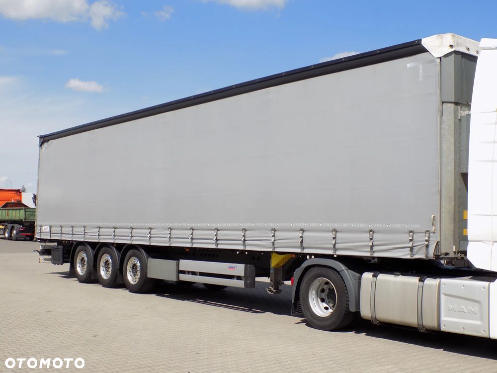 Schmitz Cargobull Joloda/podnoszony dach/ - 2