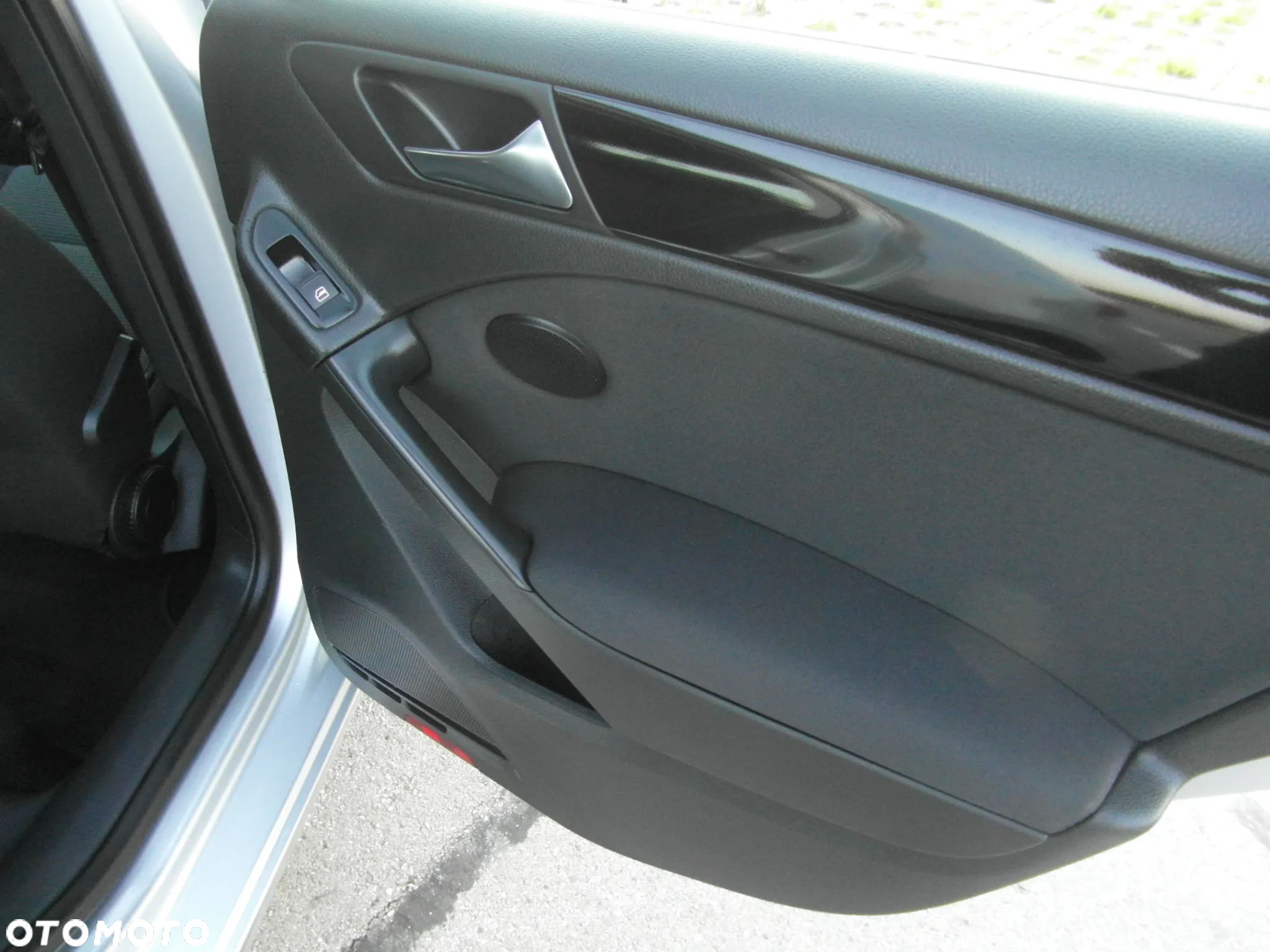 Volkswagen Golf VI 1.6 Comfortline - 31