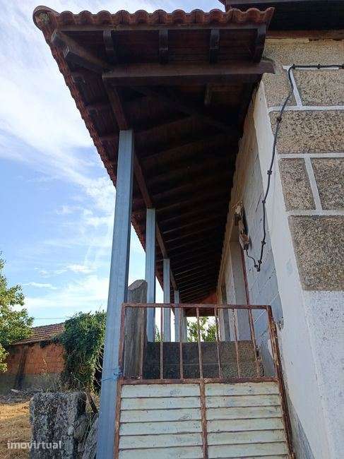 Moradia T4 com poço, forno a lenha e 7 terrenos de cultivo - Grande imagem: 2/30