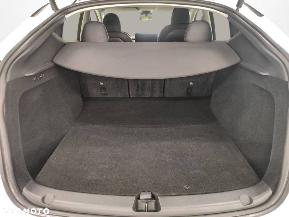 Tesla Model Y Performance Dual Motor AWD - 12
