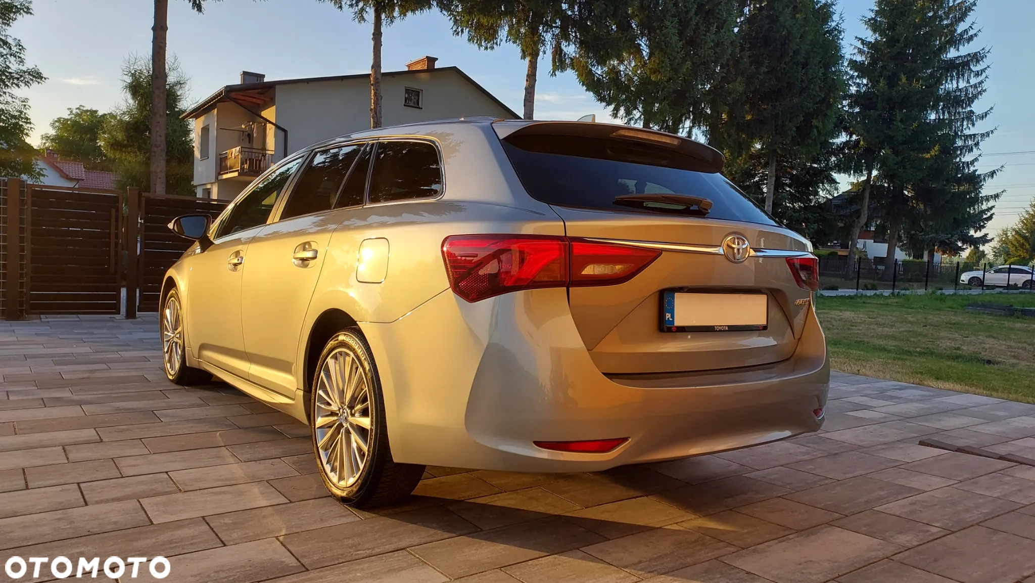 Toyota Avensis - 5