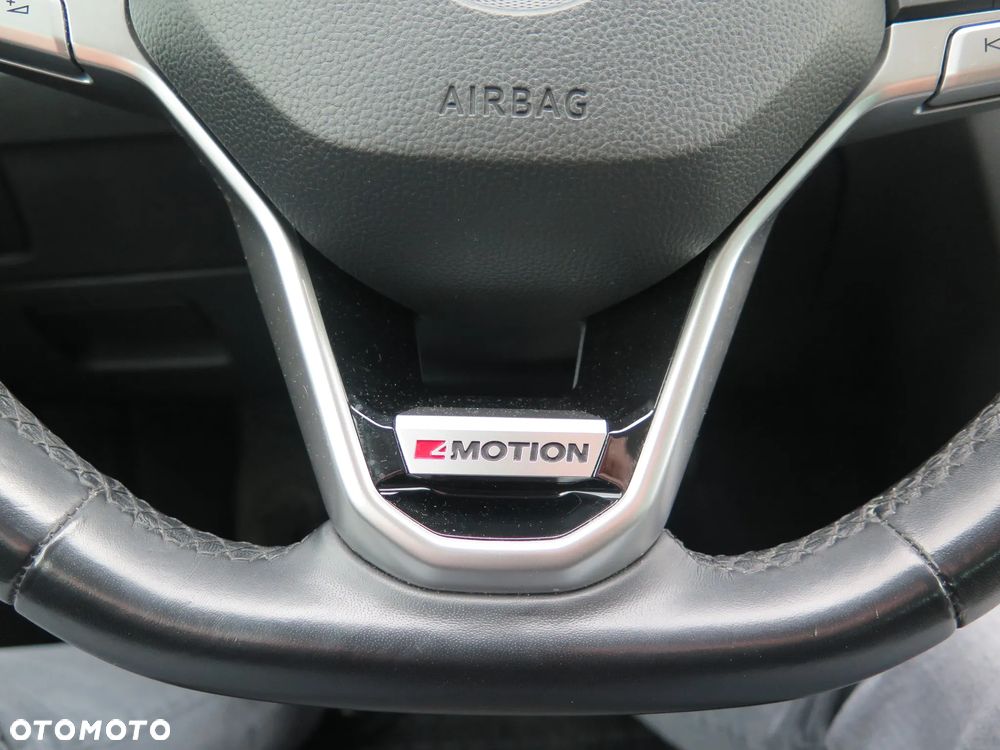 Volkswagen Passat 2.0 TDI SCR DSG 4Motion Business - 22