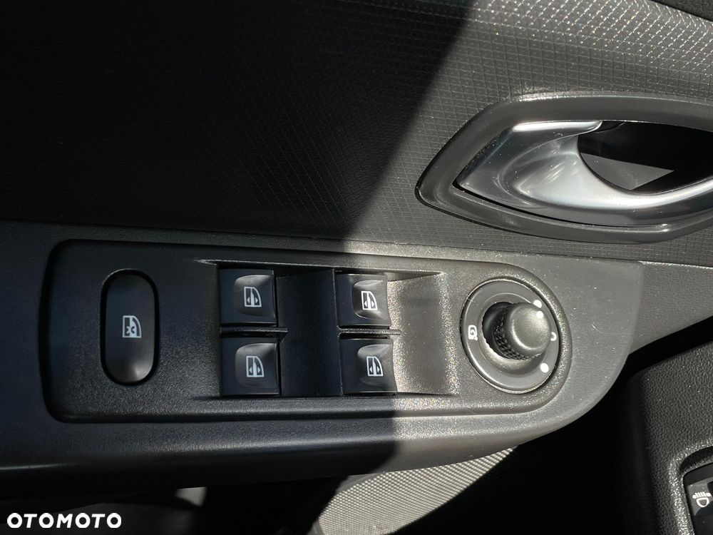 Renault Clio Energy dCi 90 Start & Stop LIMITED - 13