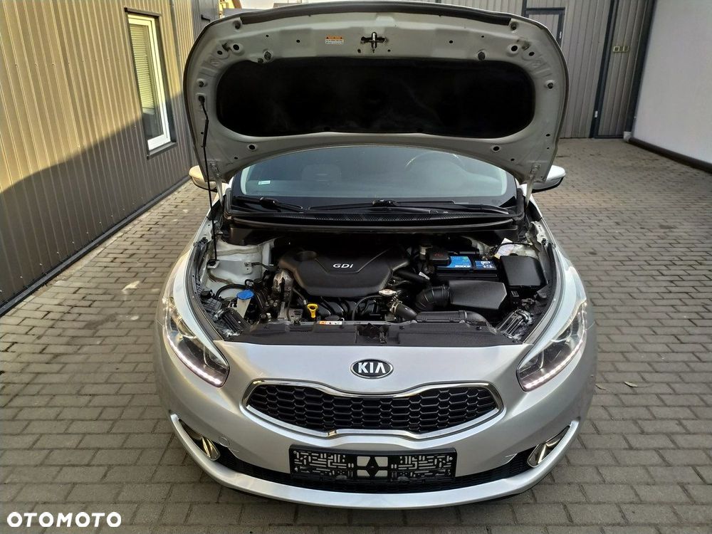 Kia Ceed 1.6 GDI ISG Dream-Team Edition - 12