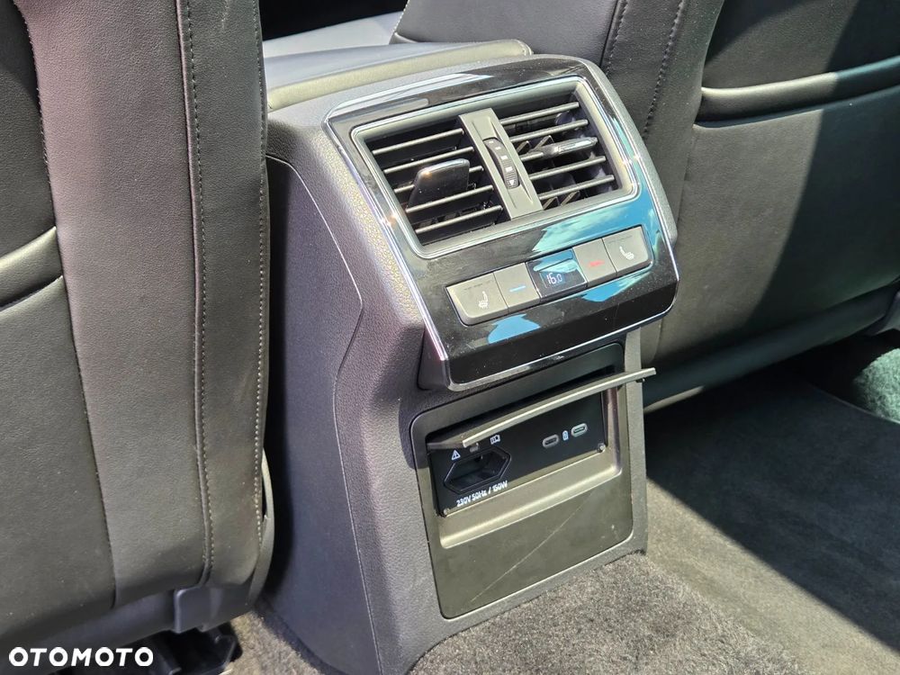 Skoda Superb 2.0 TDI SCR L&K DSG - 23