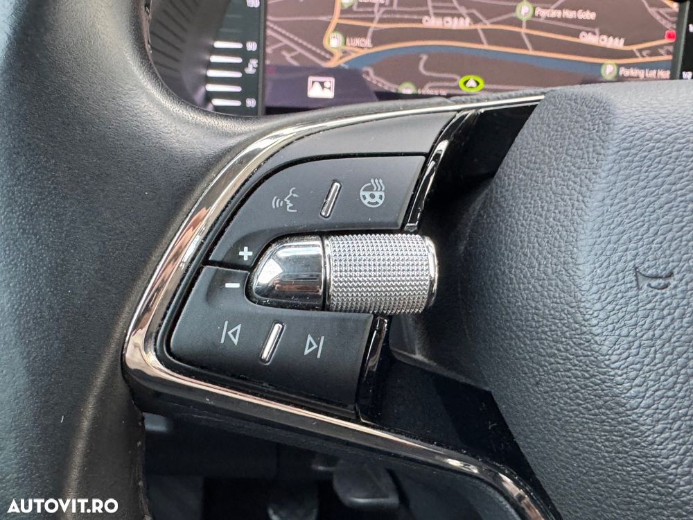 Skoda Octavia Combi 2.0 TDI Sportline - 25