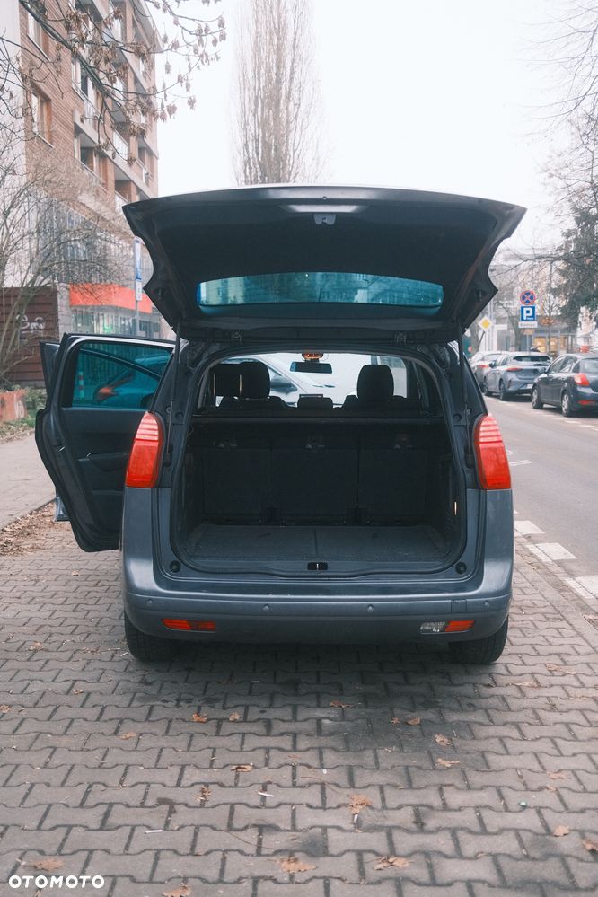 Peugeot 5008 - 11