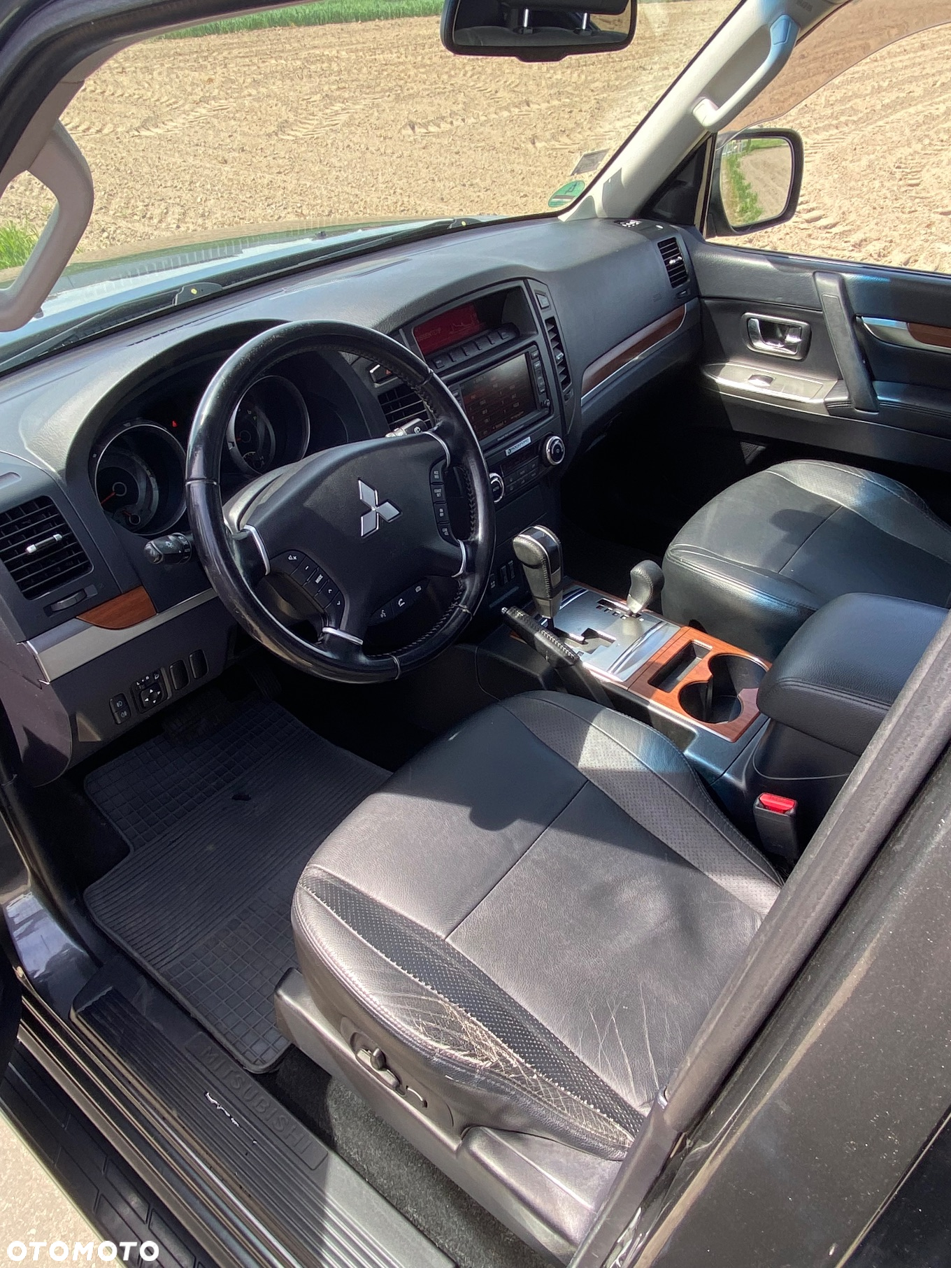 Mitsubishi Pajero - 15