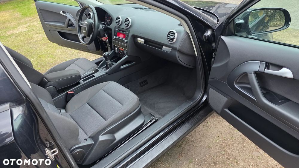 Audi A3 3-drzwiowe 1.6 TDI DPF Attraction - 36